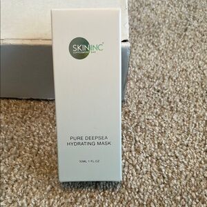 White Clinical Skincare Mask